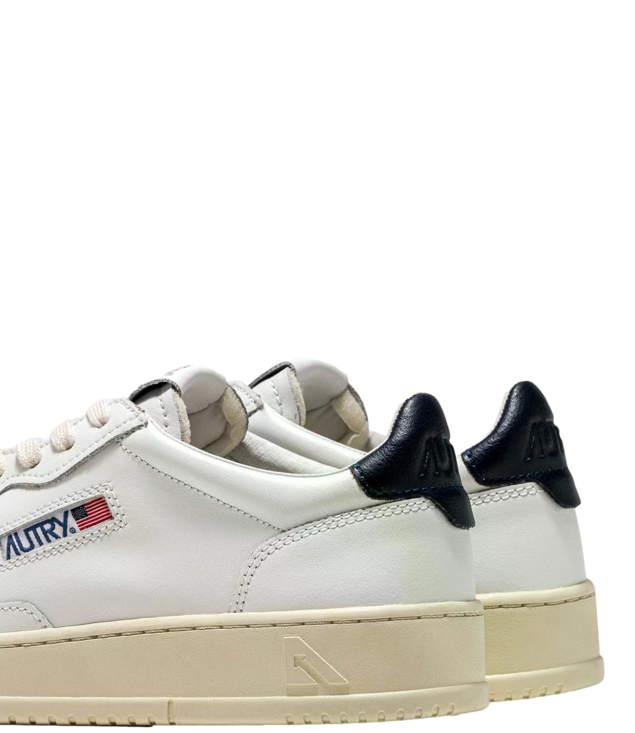 Sneaker Autry bianca in pelle con dettaglio blu scuro Uomo