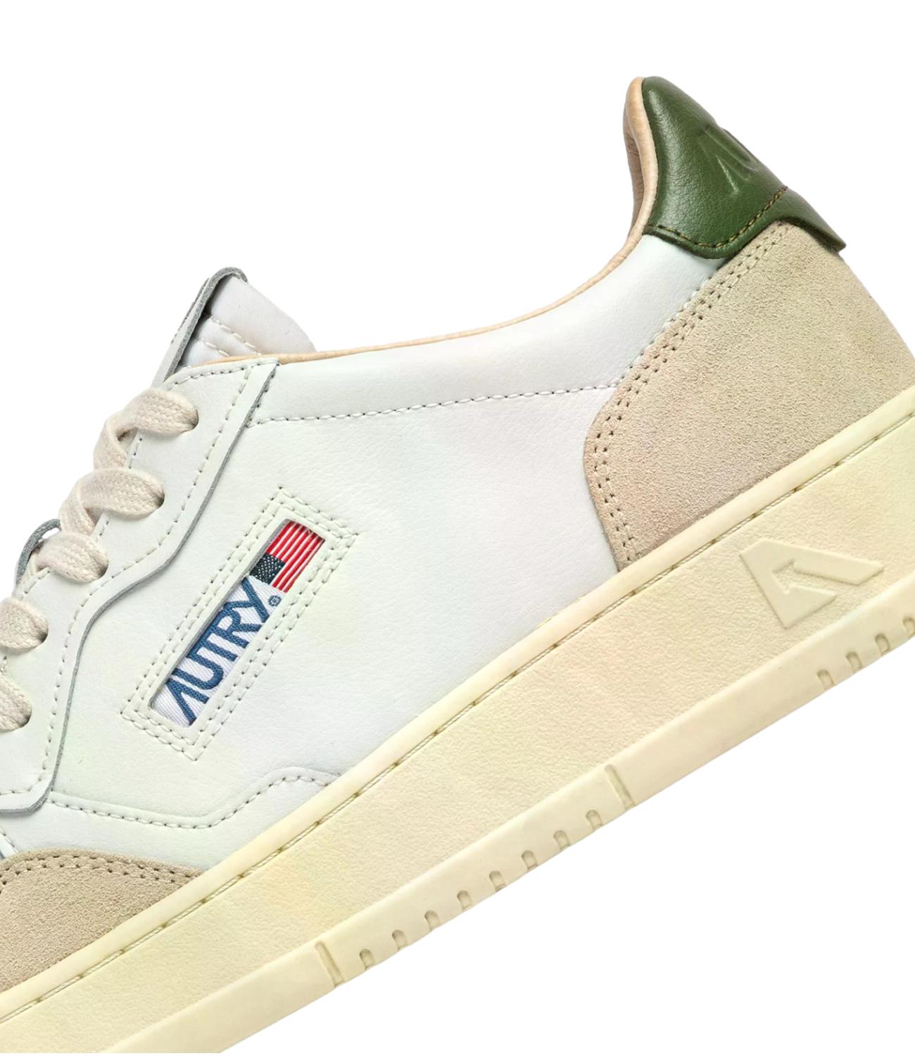 Sneaker Autry bianca e beige con dettaglio verde Uomo