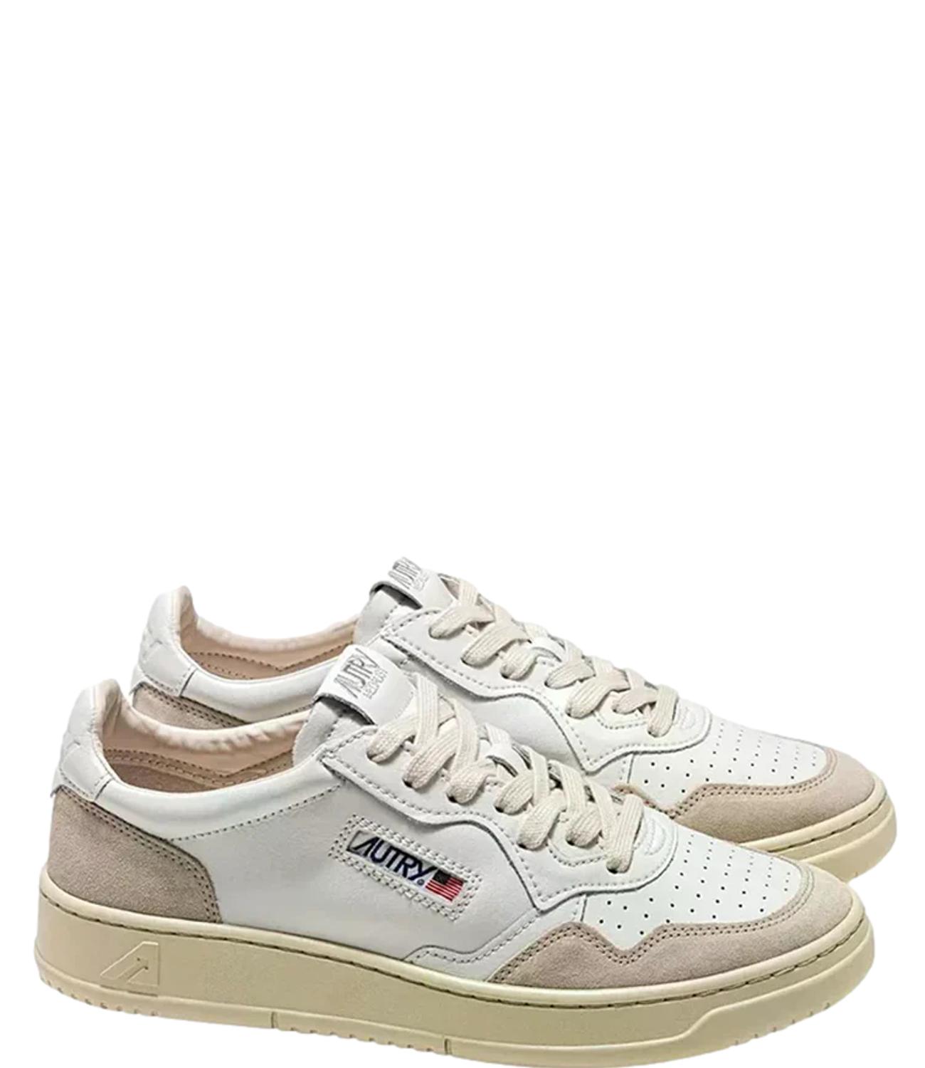 Sneaker Autry bianca e beige con inserti in suede uomo