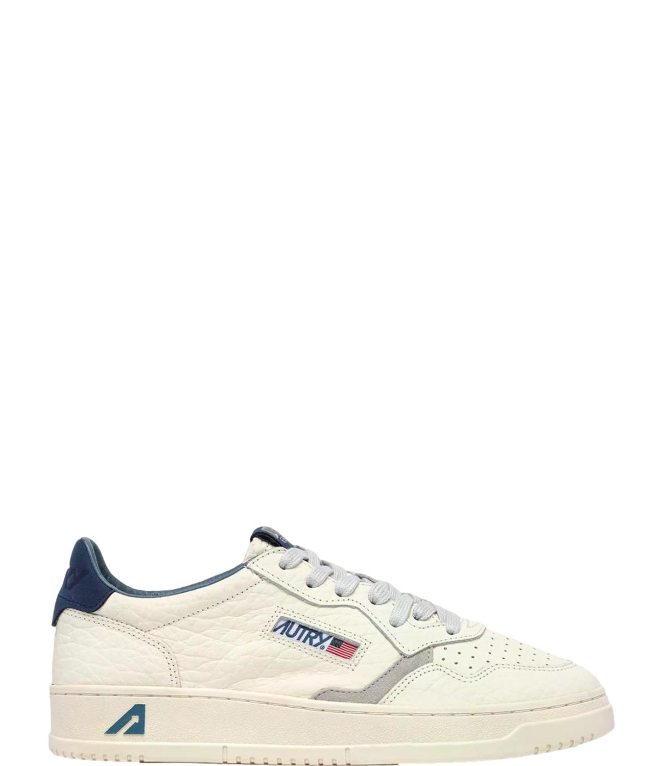 Sneaker Autry bianca in pelle martellata con dettagli blu Uomo