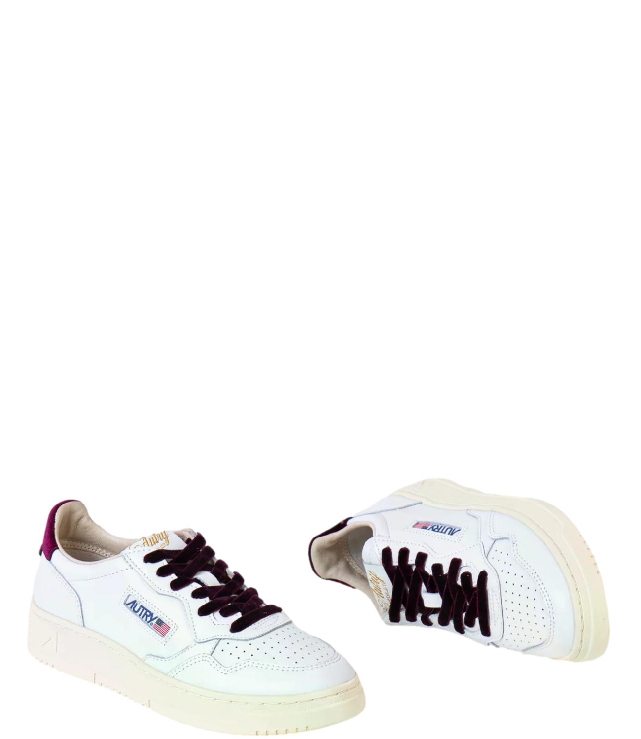 Sneaker Autry bianca in pelle con dettagli bordeaux