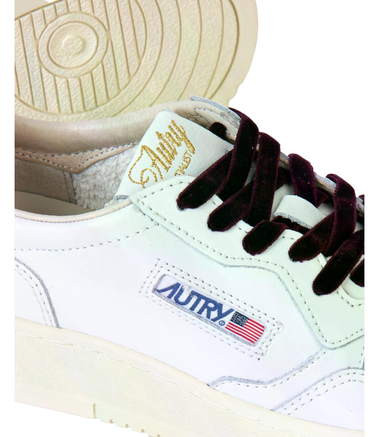 Sneaker Autry bianca in pelle con dettagli bordeaux
