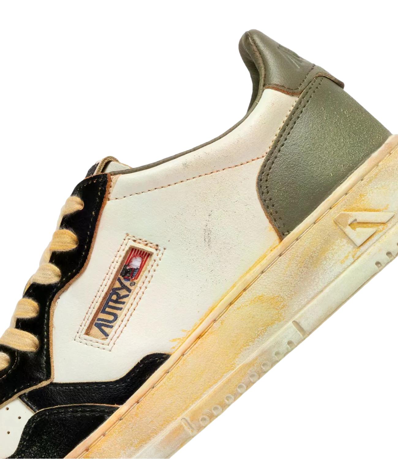 Sneaker Autry bianca e nera con effetto vintage