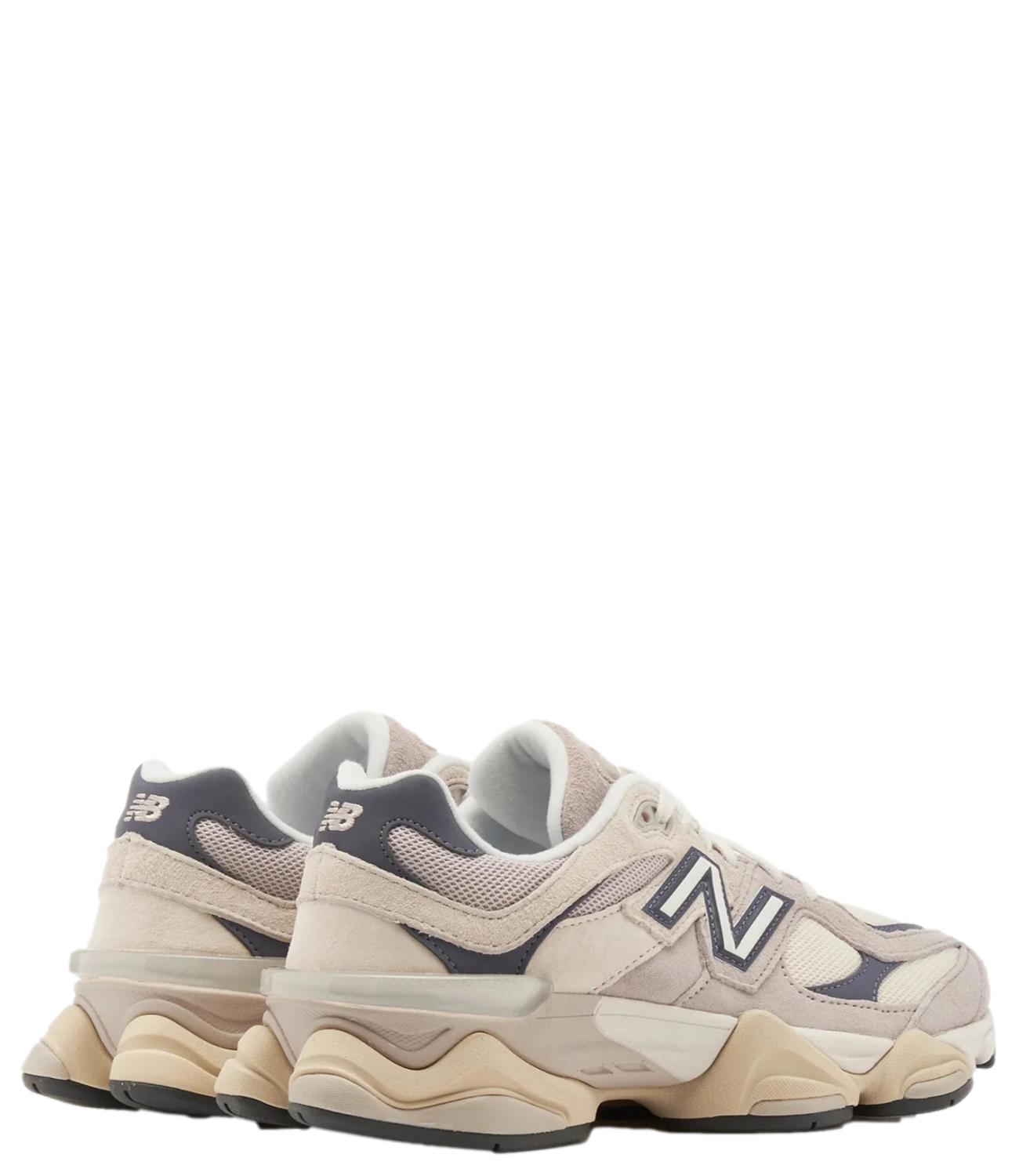 9060 Light grey blue moon rock