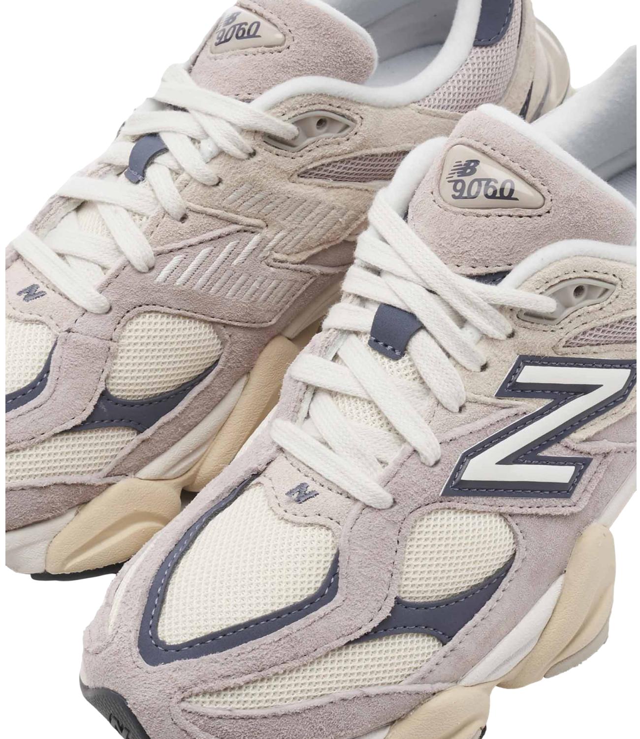 9060 Light grey blue moon rock